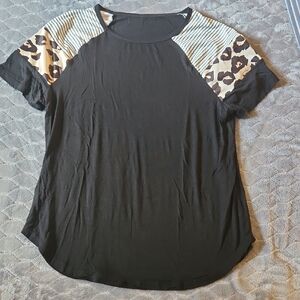 🍀Stylish Black and Animal Print Women's Top